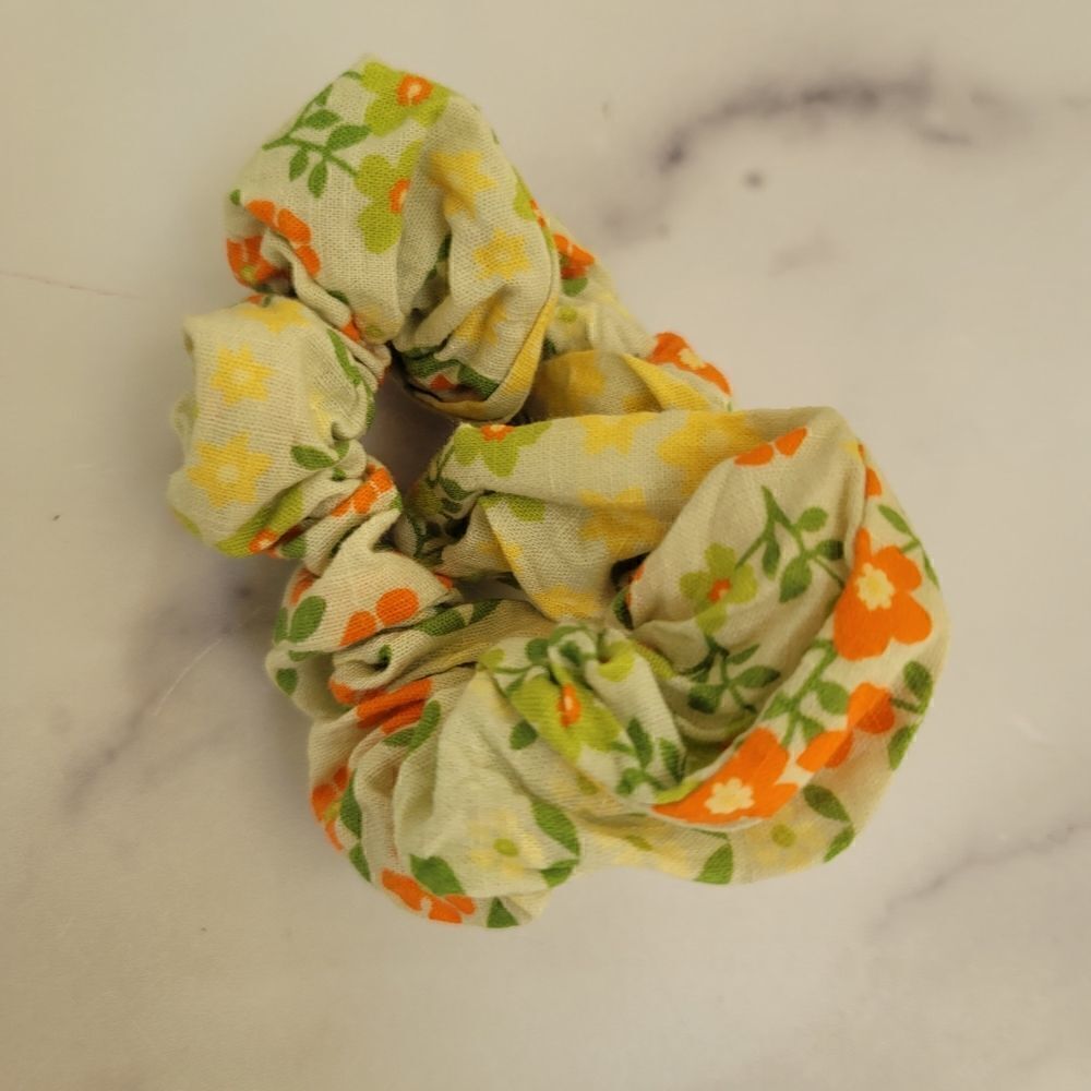 Scrunchie my brother john for matching oldtimer floral 70s retro